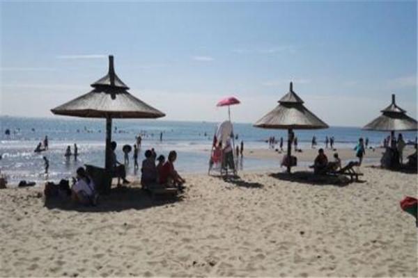 秦皇岛,沐浴阳光下的温馨故事